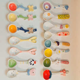 少女心陶瓷勺子可爱家用吃饭勺高颜值甜品勺调羹酸奶燕麦宝宝浮雕