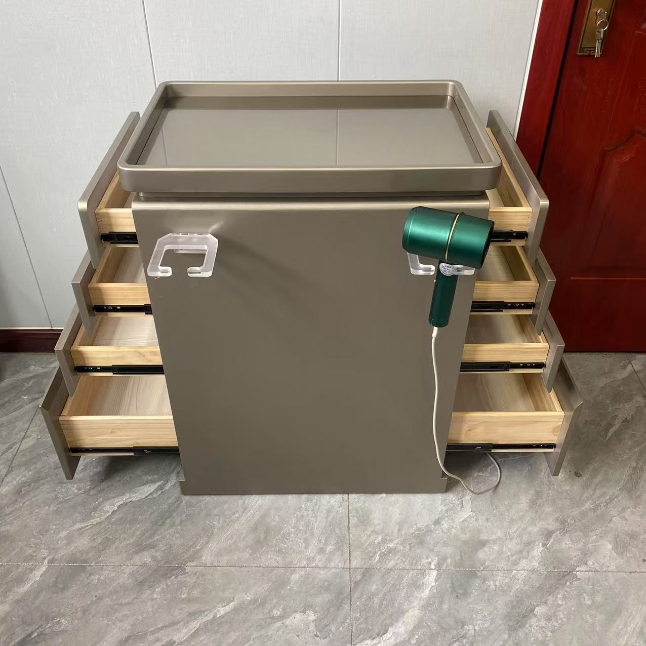 Gabinete de herramientas de moda barbería proceso de pintura de cocción multicapa armario de almacenamiento tipo cajón con lámpara de gran capacidad