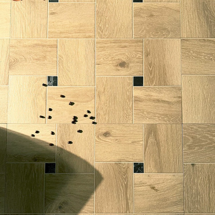 Каменная плитка под дерево в средневековом стиле, французская гостиная и ресторан, нескользящая напольная плитка, спальня, имитация деревянного пола, кофейня B&B