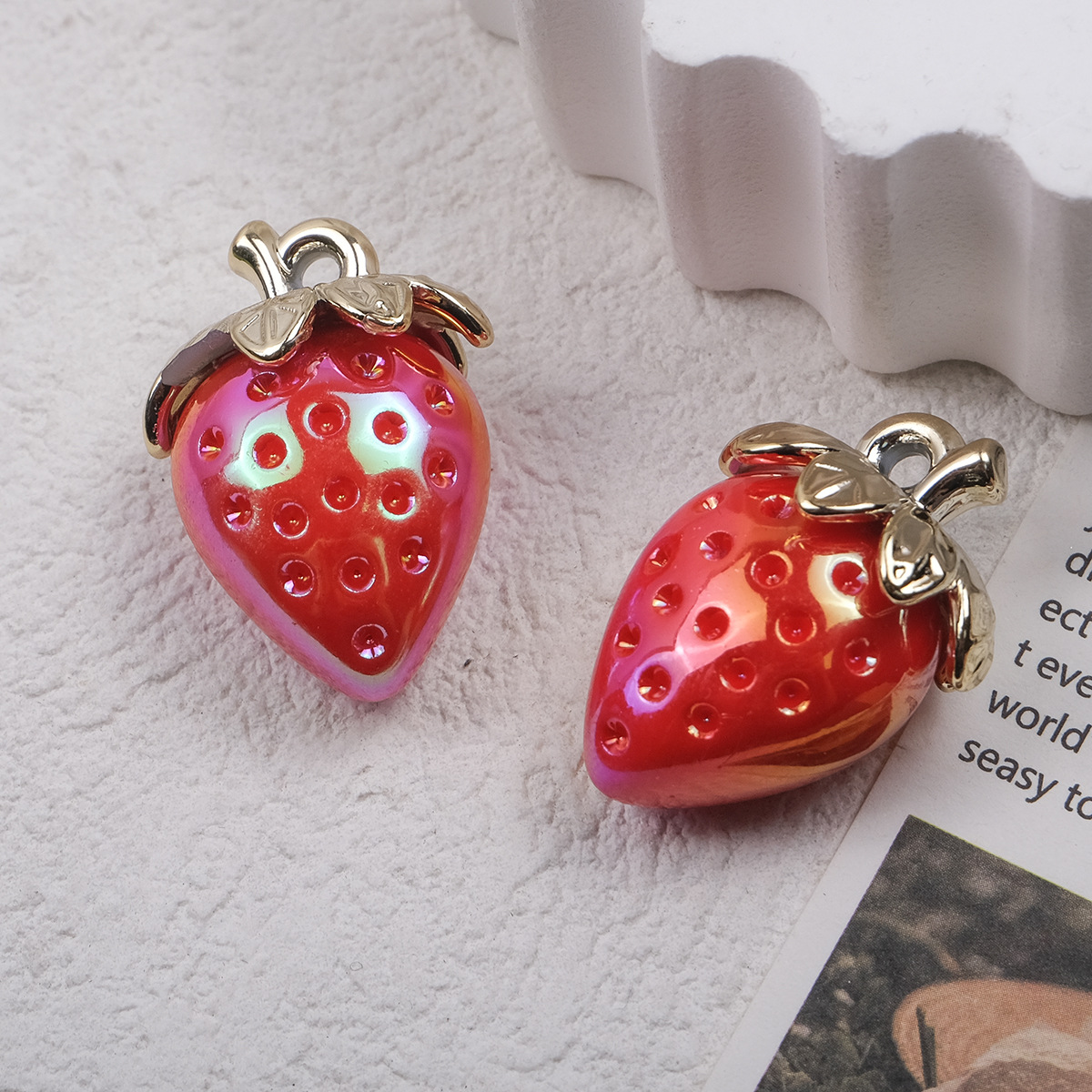 Strawberry Pattern 1 Piece 31mm*22mm Arylic Strawberry Pendant