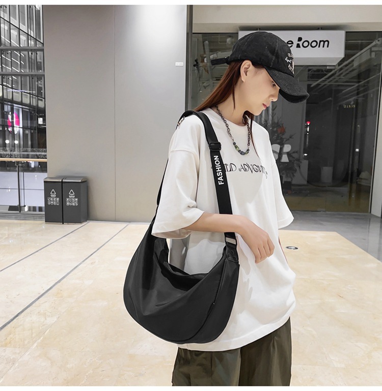 ins Simple nylon fabric crossbody bag for women 2023 new Korean style fashionable single-shoulder dumpling bag for students, trendy single-shoulder bag undefined