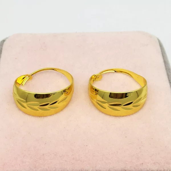 Carved middle-aged and elderly earrings round jewelry factory direct coin luxury gold copper electroplated 24k gold earrings
