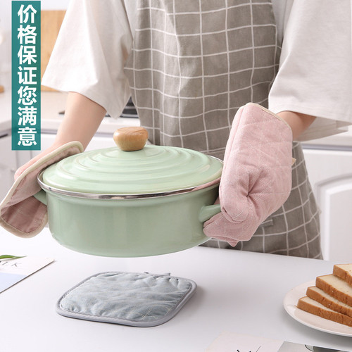 Insulated gloves set thickened high temperature resistant oven gloves anti-scalding microwave oven gloves heat resistant heat resistant gloves wholesale