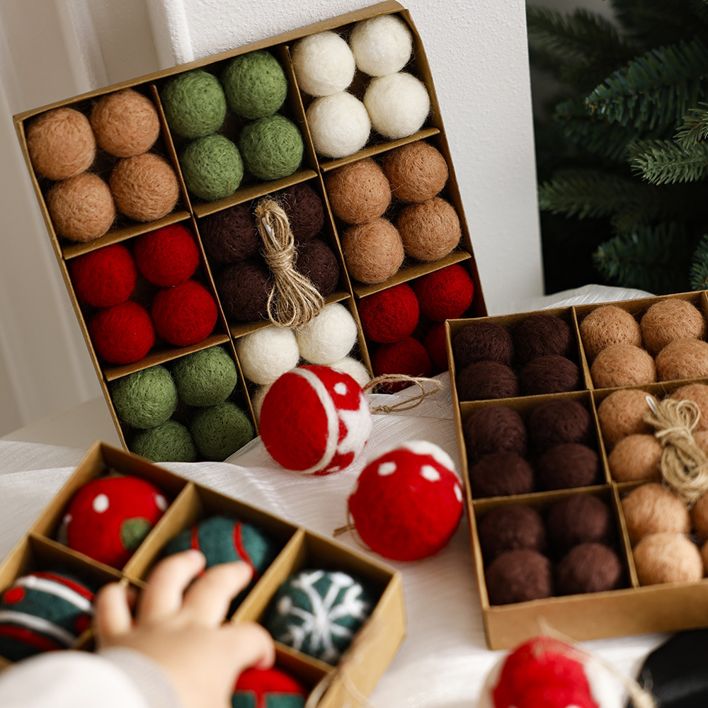 Bola de lana caja decorativa BOLA DE Navidad patrón de dibujos animados árbol de Navidad colgante Regalo De vacaciones decoración de la ventana color mezclado