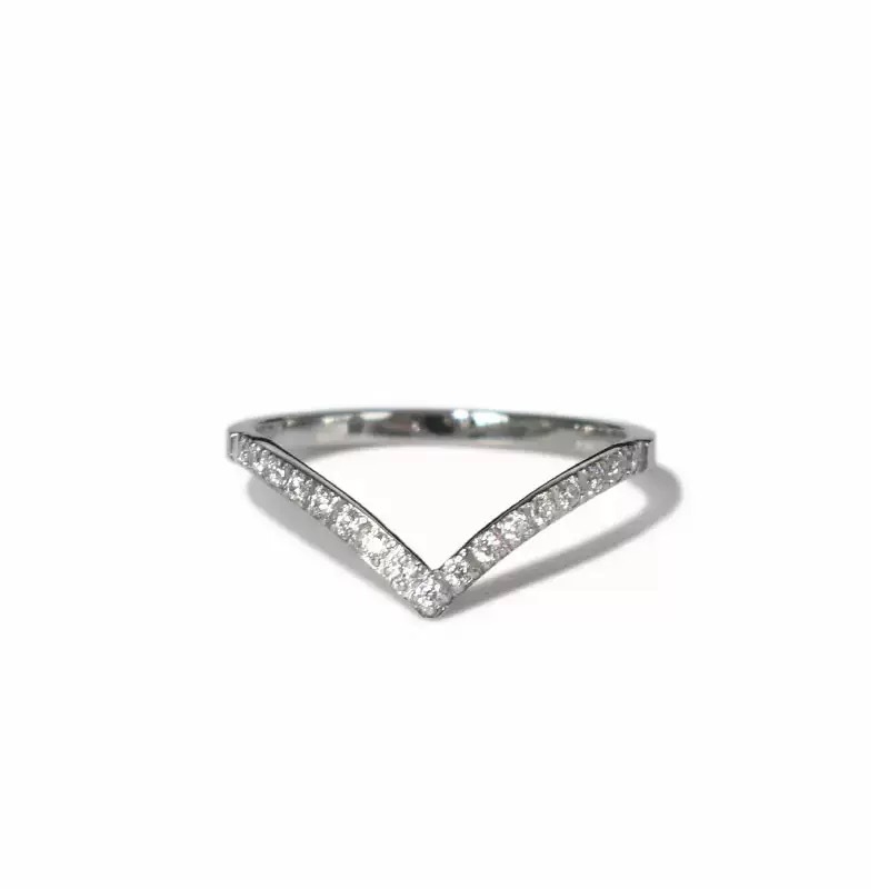 Anello di design scintillante per donna, elegante e confortevole_voghion.com
