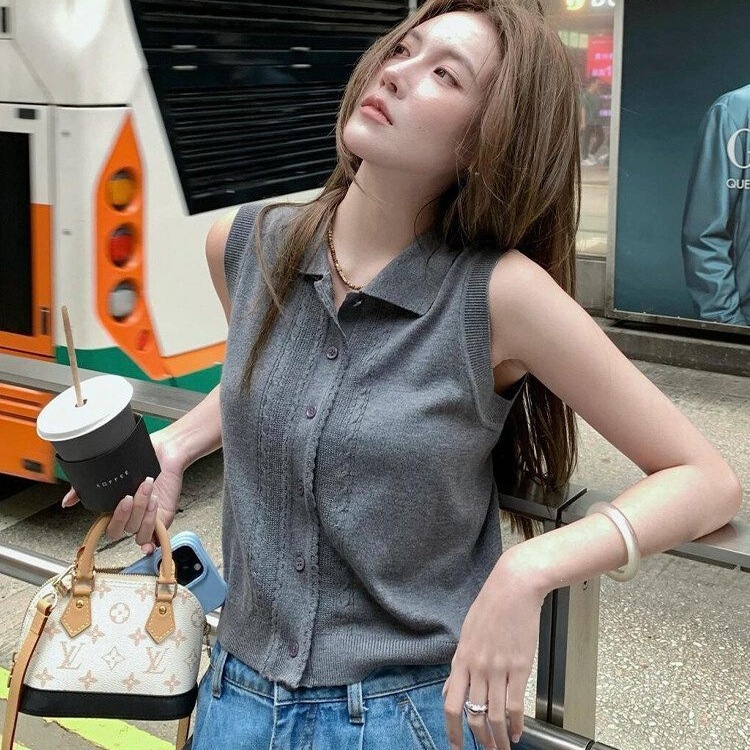 Dopamine Gray Polo Collar Knitted Ice Silk Sleeveless Vest Top for Women, Summer Short T-Shirt for Petite Figures Dopamine Gray Polo Collar Knitted Ice Silk Sleeveless Vest Top for Women, Summer Short T-Shirt for Petite Figures