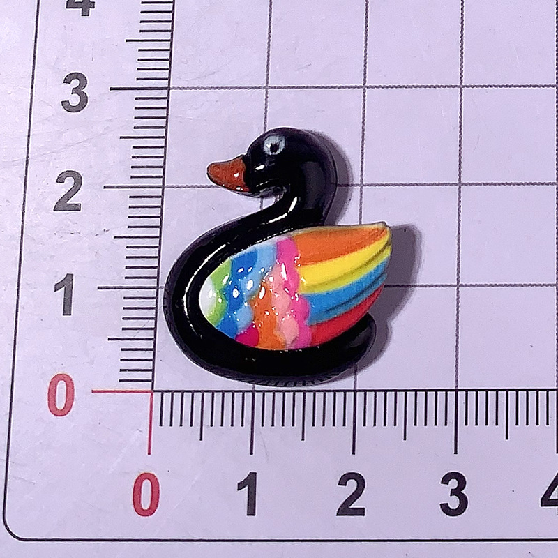 Nuevo colorido cisne diy accesorios de resina crema pegamento para el cabello clips para el cabello teléfono móvil agujero agujero hebilla hecha a mano al por mayor