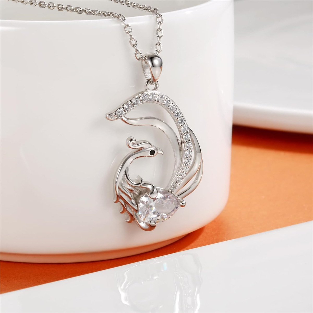 Vendita calda semplice e bella collana con ciondolo elegante a forma di fenice in cristallo bianco, gioielli da donna alla moda_voghion.com