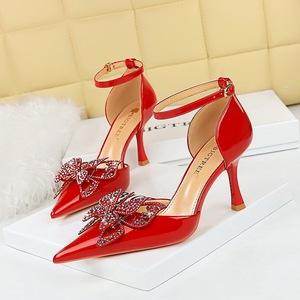 8323-H22 European and American Style Fashion Banquet Hollow High Heels Lacquer Leather Shallow Mouth Pointed Rhinestone 