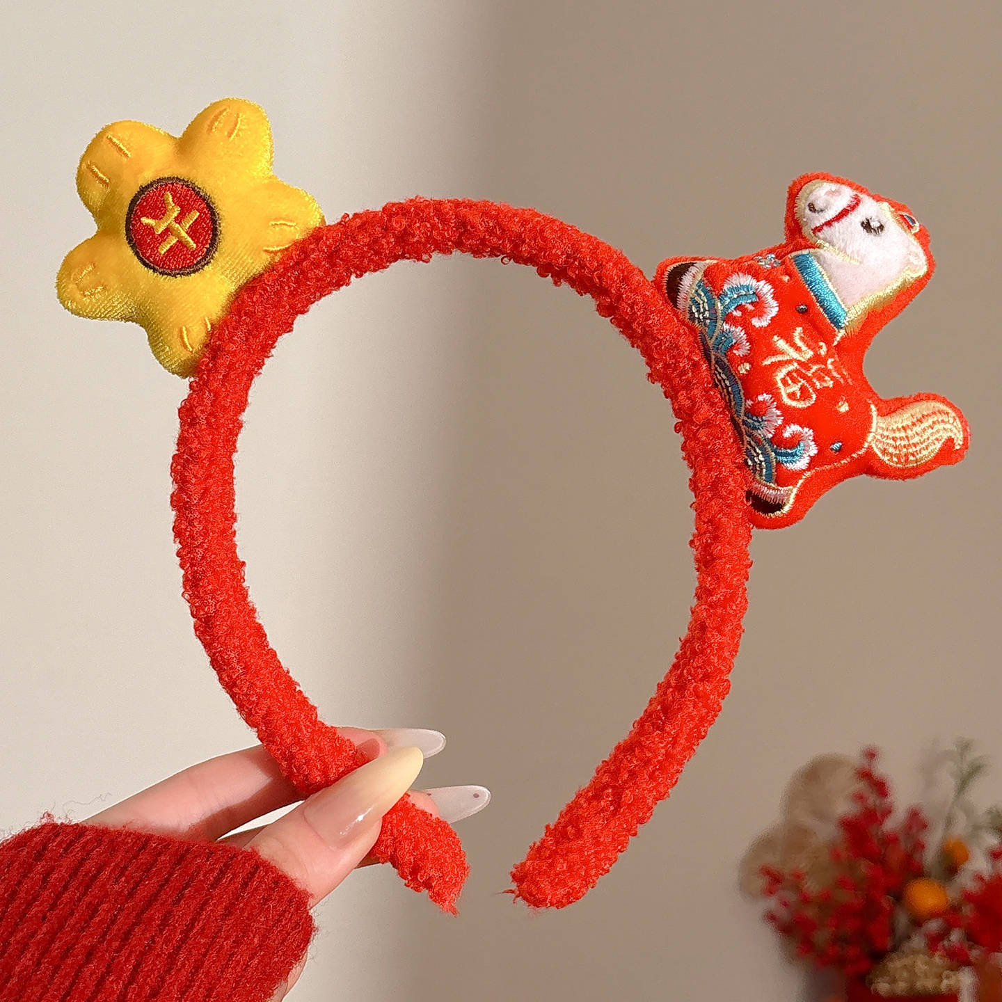Año Nuevo Festival de Primavera Caballo Fuma Caballo Zodiaco Bandera de cabeza festiva roja pinza de cabello 2026 decoración del día de Año Nuevo