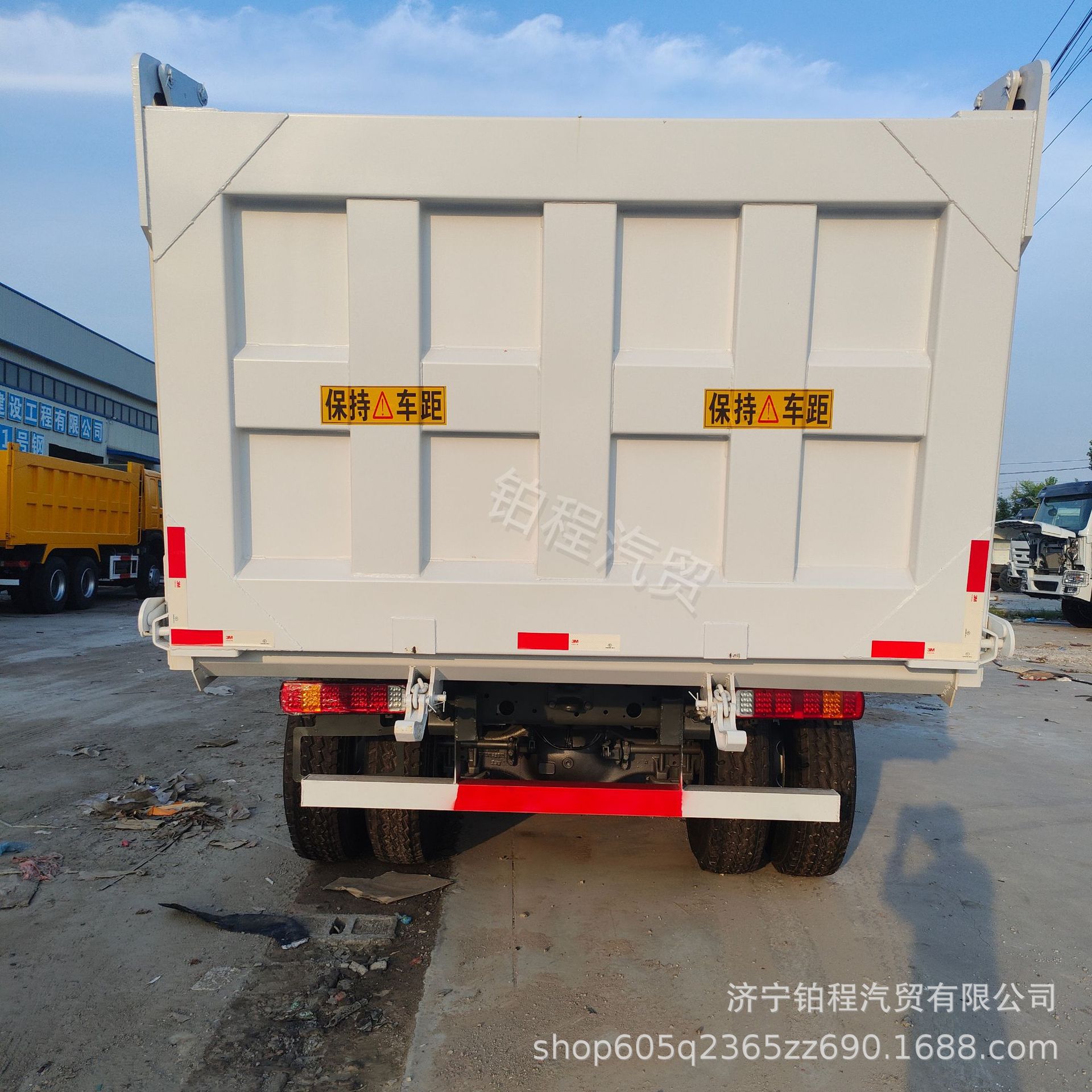 Export cross-border brand new Sinotruk Howo 6*4 dump truck, 400 horsepower, rear-tipping muck truck for mining areas