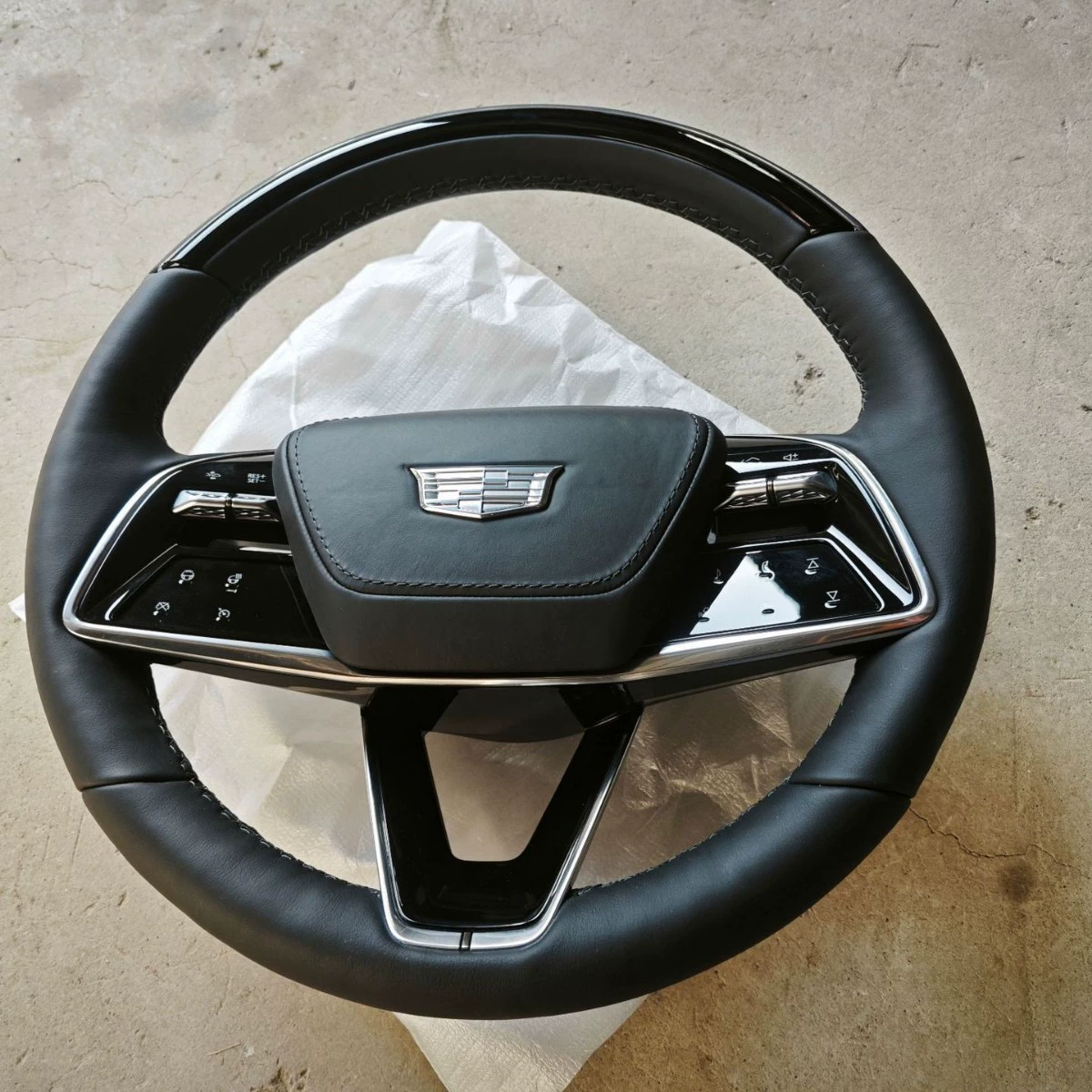 Подходящий для рулевого колеса Cadillac Rego сборка рулевого колеса с подогревом высокой передачи, кожаная крышка динамика