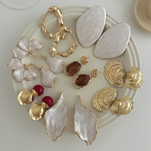 (Cross-border trading), brand white fashionable geometric earrings, European style, light luxury style
