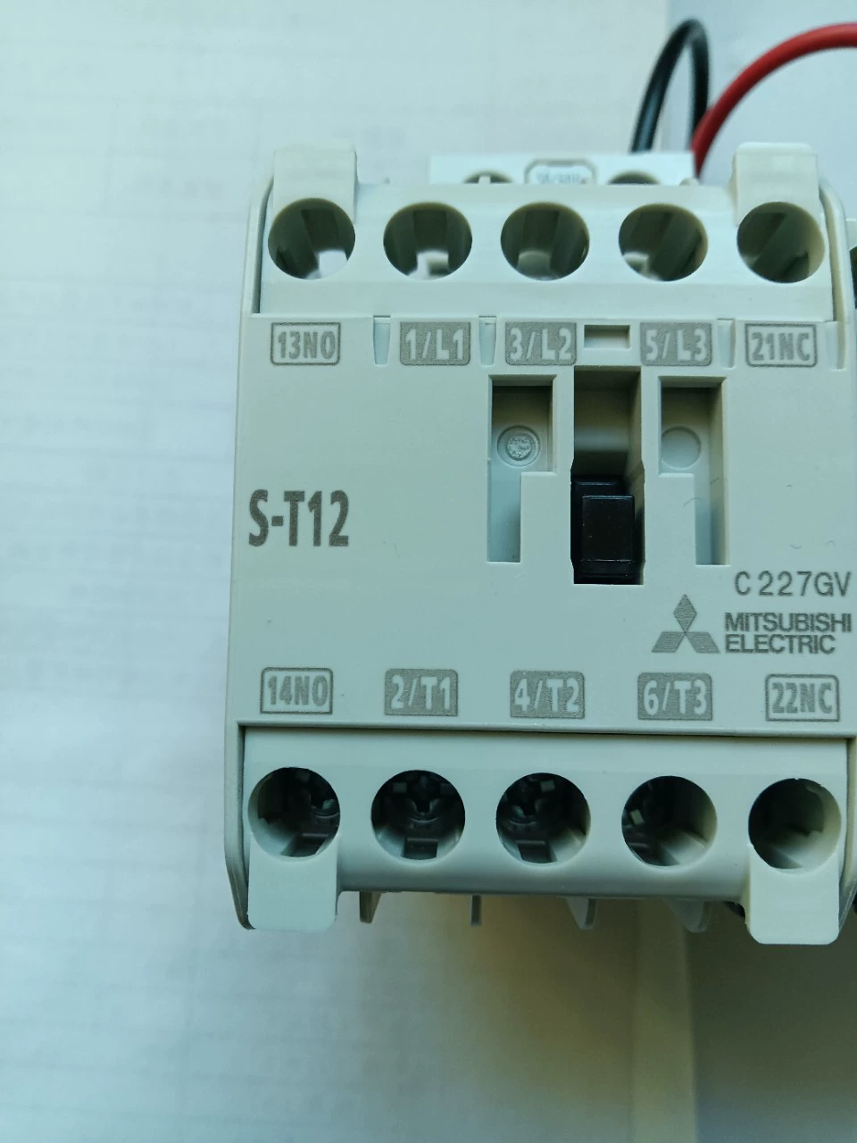 Совершенно новый оригинальный контактор Mitsubishi S-T12.