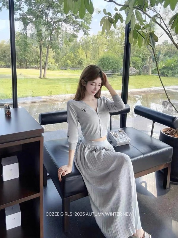 CCZEE 韩女千金早秋修身显瘦短款露腰长袖开衫上衣百褶裙套装|undefined
