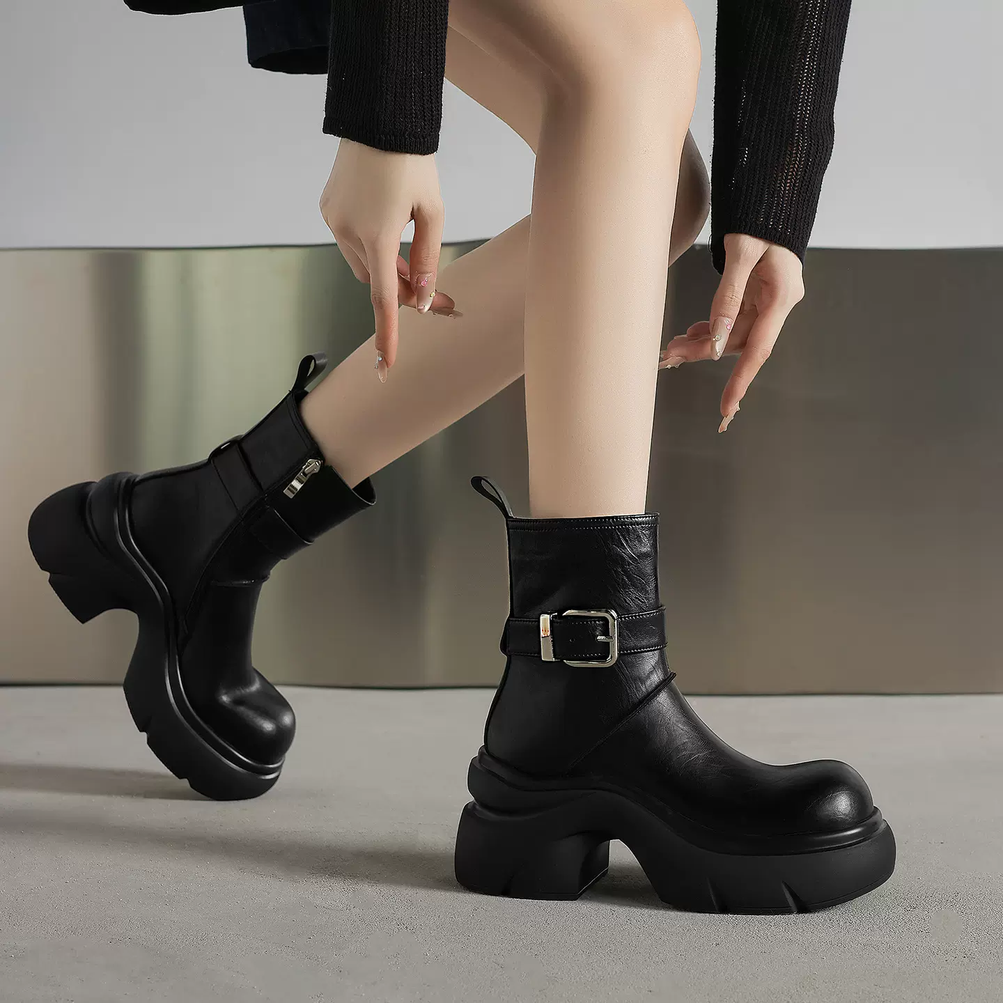 女式马丁靴2023秋冬新款百搭短靴复古中跟皮靴