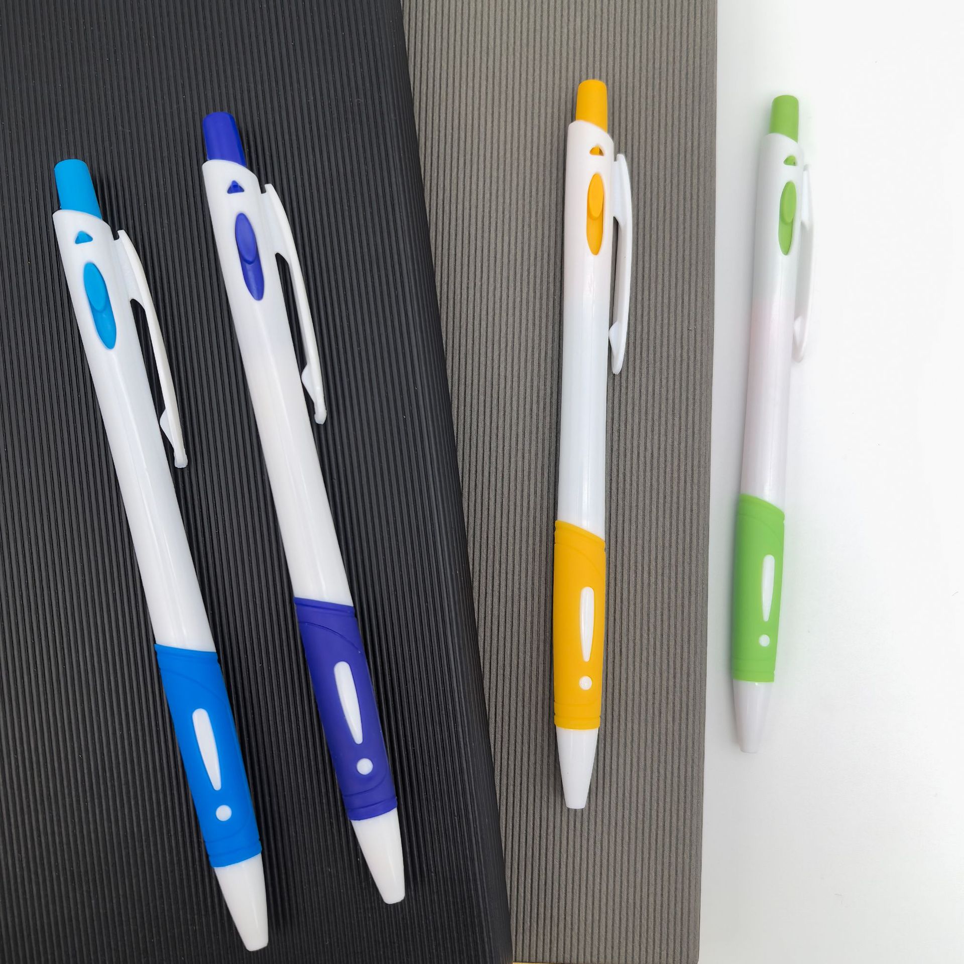 Bolígrafo publicitario de color mayorista transfronterizo bolígrafo de bolas de impresión de logotipo blanco bolígrafo de regalo publicitario