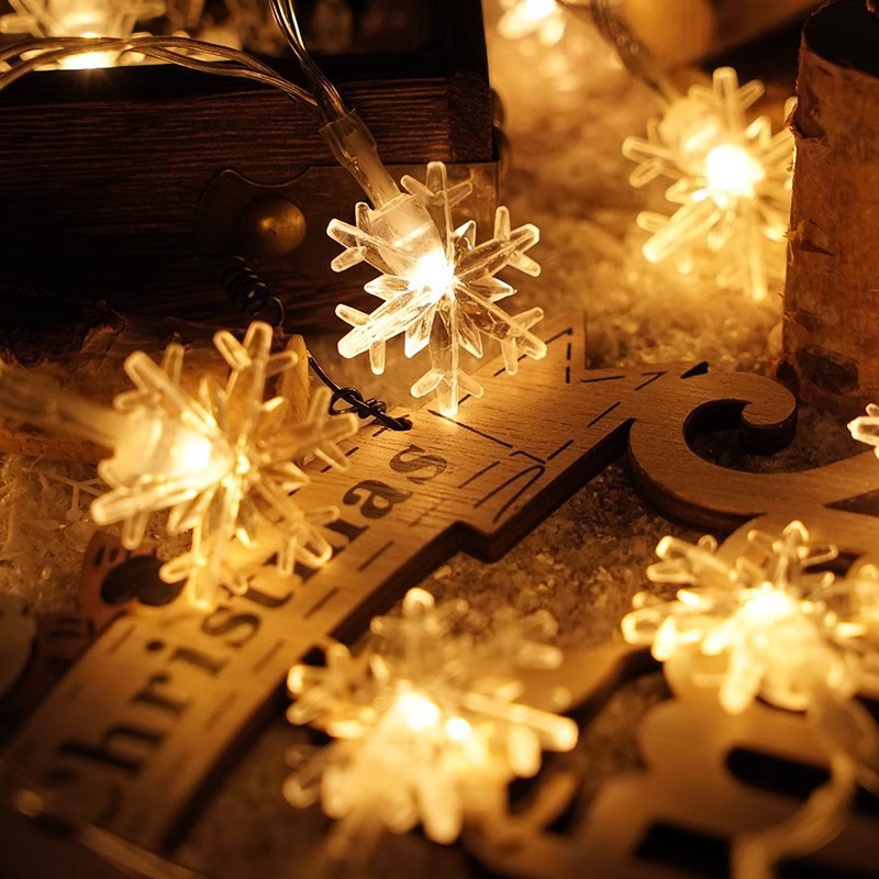 Pequeños copos de nieve navideños