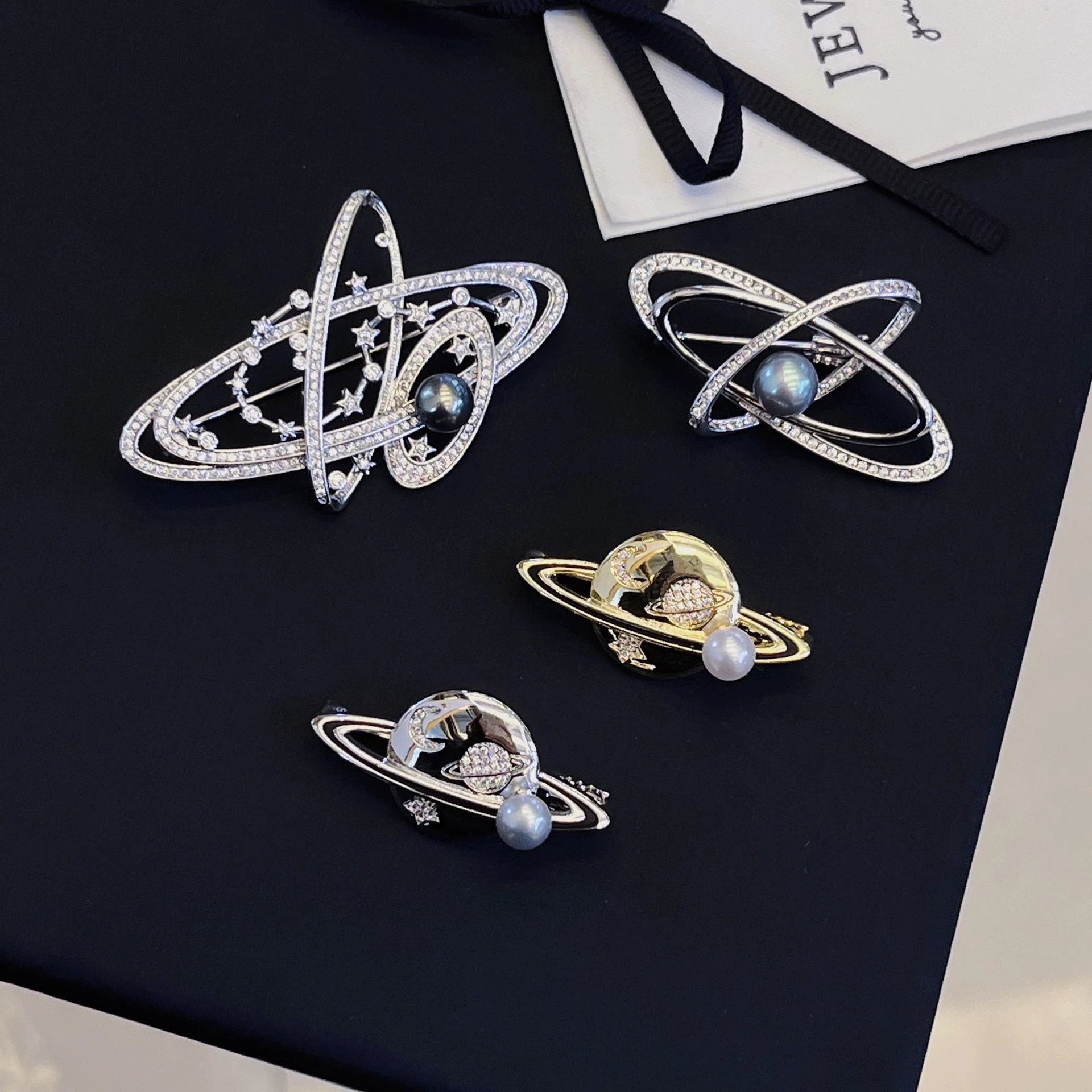 Сияющие, полные сверла, фишки планеты Сатурн