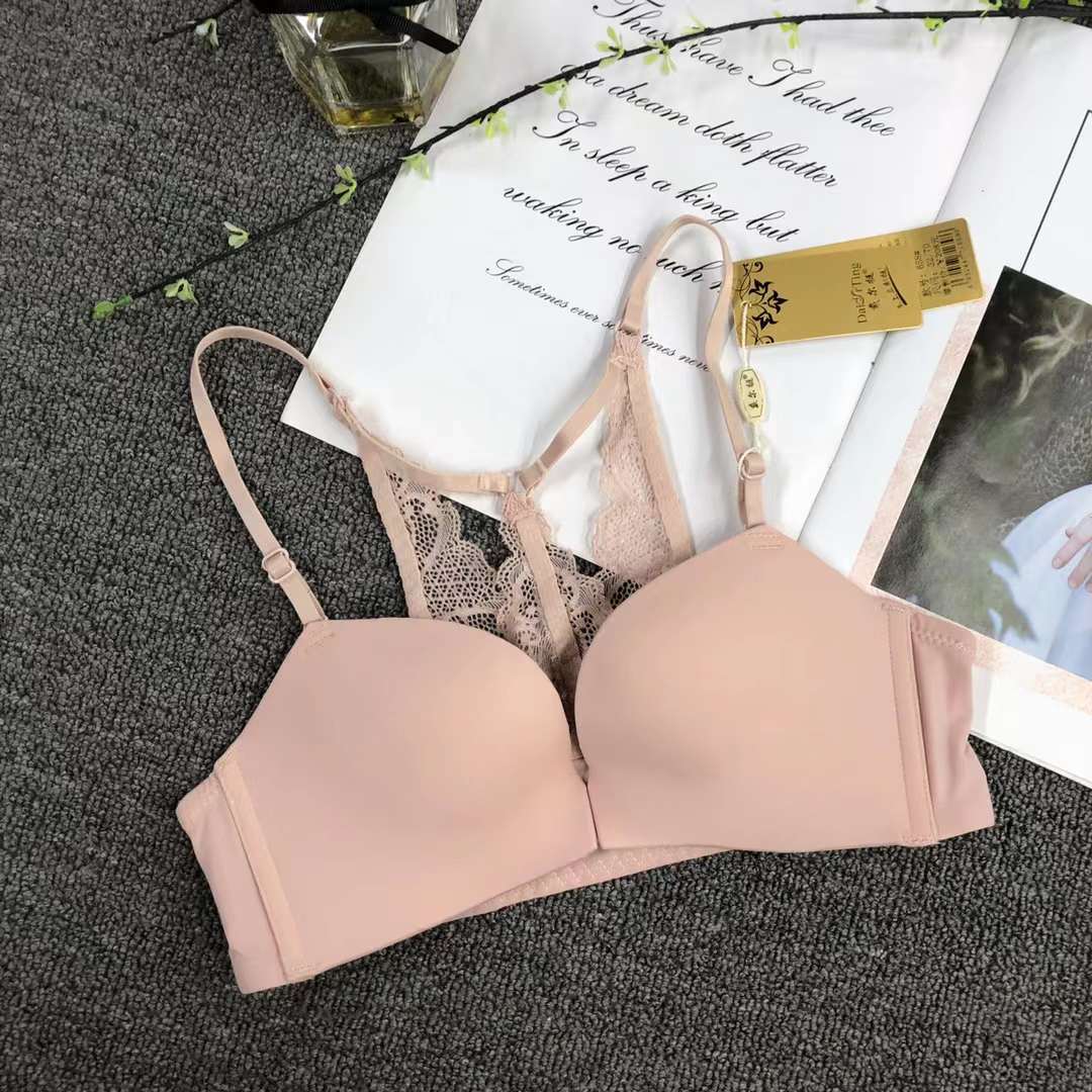 Transfronterizo del sudeste de Asia Estilo japonés estilo francés cómodo empujar hacia arriba estilo francés belleza espalda frontal hebilla sin costuras ropa interior de las mujeres al por mayor