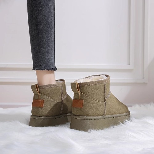 Women's Thick-Sole Snow Boots, Fur-Integrated, Winter Style, Similar to Zhou Yu's Short-Tube Winter Boots with Fleece Lining and Thick Cotton