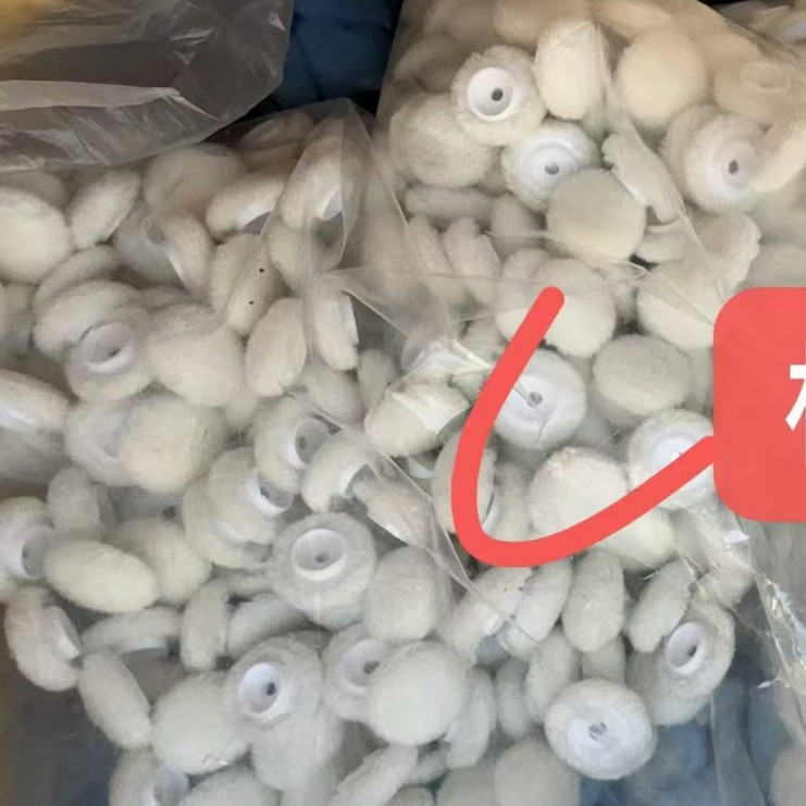 Легкая нижняя пряжка, застежка-кнопка, одна сторона плюс бархат.