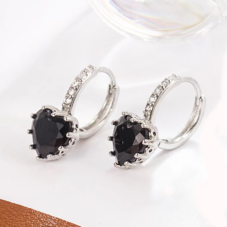 Pendientes de circonita en forma de corazón de hada, superventas transfronterizos, pendientes versátiles de alta gama, clips de oreja de moda con corazón clásico, venta al por mayor.