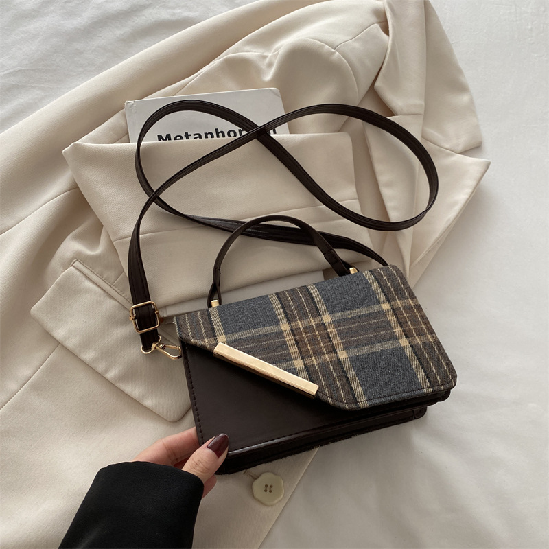 Bolso de hombro a cuadros de gran capacidad nicho retro 2024 otoño e invierno nuevo estilo salvaje ins diseño de nicho pequeño bolso cuadrado femenino