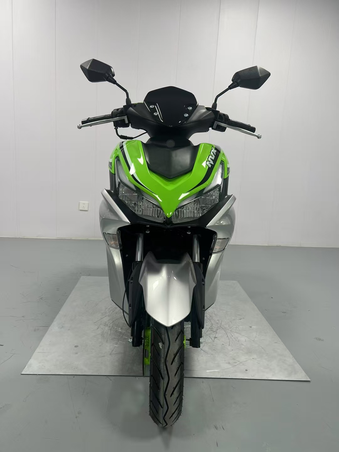 Factory Direct Sales Nvx Fuel-Powered Motorcycle Adult Mobility Scooter 150Cc Large-Displacement Street Bike Motorcycle