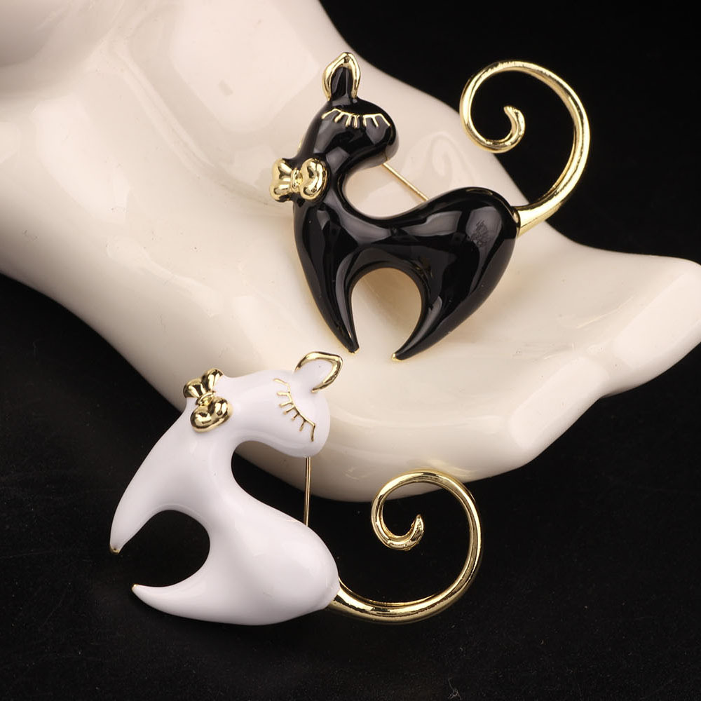 Japanese And Korean High-end Fresh And Cute Animal Cat Cartoon Brooch Drop Oil Corsage Black And White Enamel Pin For Women