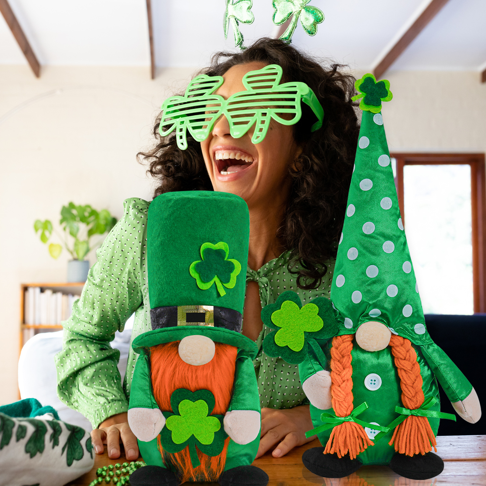 Ornamentos verdes decorativos de la muñeca del día de Patrick irlandés transfronterizo adornos enanos de la hoja verde creativa Rudolph