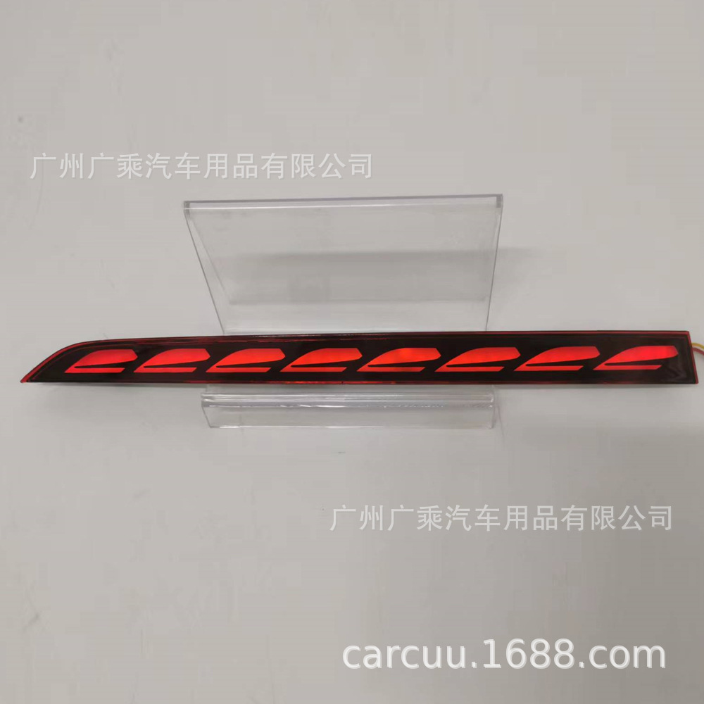 Adecuado para 14-18 BMW Serie 3 320i328i330 luz de freno de parachoques trasero luz de advertencia de señal de giro