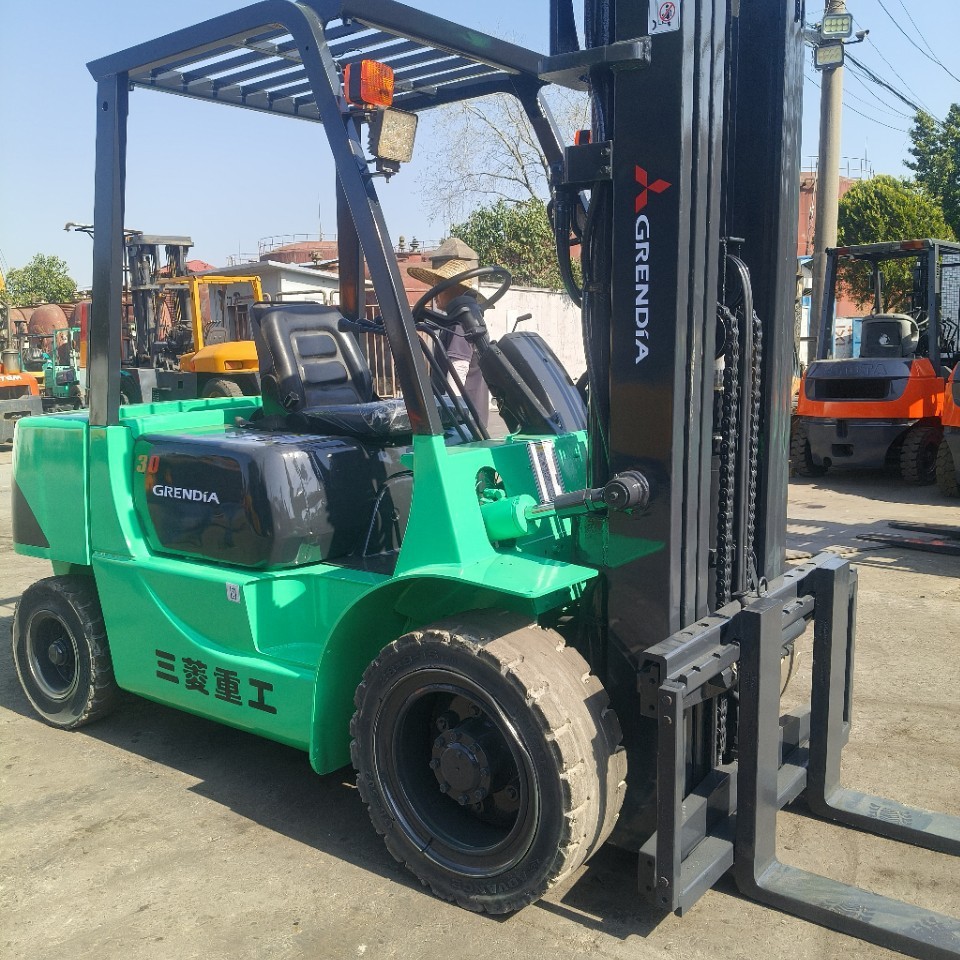 出售日本三菱3吨叉车3节门架升高4.5米MITSUBISHIForklift FD30NT