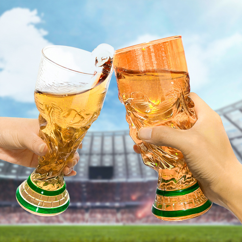 创意大力神杯世界杯足球玻璃啤酒杯商家酒吧直播赠品饮料杯