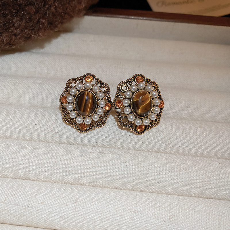Pendientes de plata con diamantes, perlas y piedra de ojo de tigre artificial, estilo vintage de alta gama, elegantes pendientes de tuerca, pendientes franceses estilo palacio.