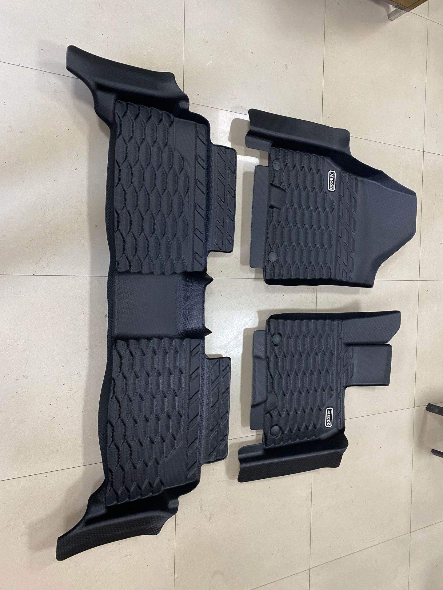 Jaecoo J5Ev 4-Door Right-Hand Drive Special Vehicle-Specific Tpe Floor Mats, Environmentally Friendly, Wear-Resistant, Non-Slip, Waterproof