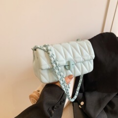 小衆設計ins菱格刺繍糸小方包女2025潮ファッション軟皮鎖片肩斜めショルダーバッグ
