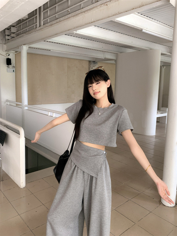 2025 夏の新スタイルシンプルな無地半袖 Tシャツニッチデザインルーズワイドレッグパンツレディースファッションスーツ|undefined