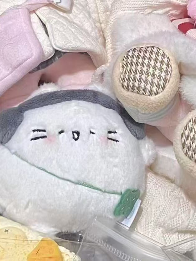 Cute regordete gatito huevo trébol de cuatro hojas gatito muñeco de felpa colgante super bolso lindo libro colgante llavero colgante