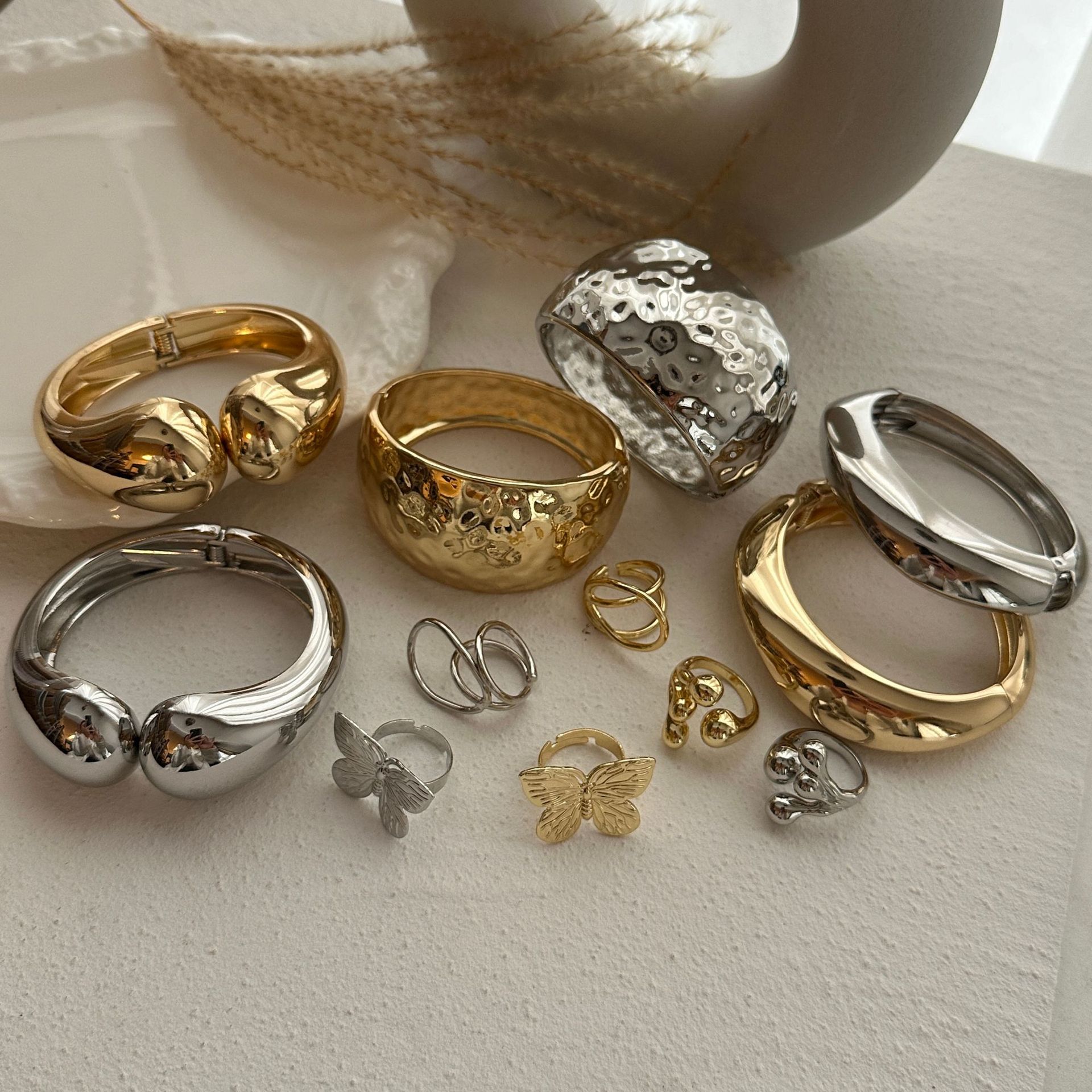 59g Weight Rings, Bracelets Classification 1 Piece Quantity Daily Occasion Alloy Material Solid Color, Butterfly Pattern Women's Gender Ring, Plating Design Exaggerated Style Exaggerated Solid Color Butterfly Alloy Ring Plating Women's Rings Bracelets 13