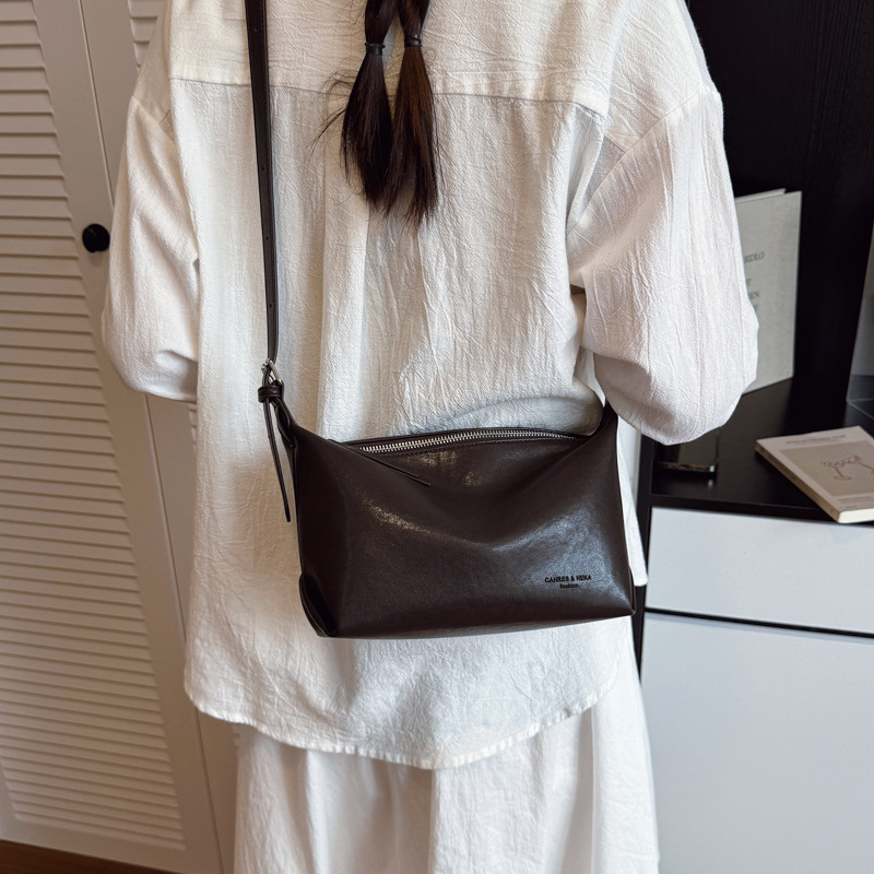 Bolso de mujer 2025 nuevo invierno retro bolso de brazo universal temperamento bolso de bolsas de bolsas de hombro universal