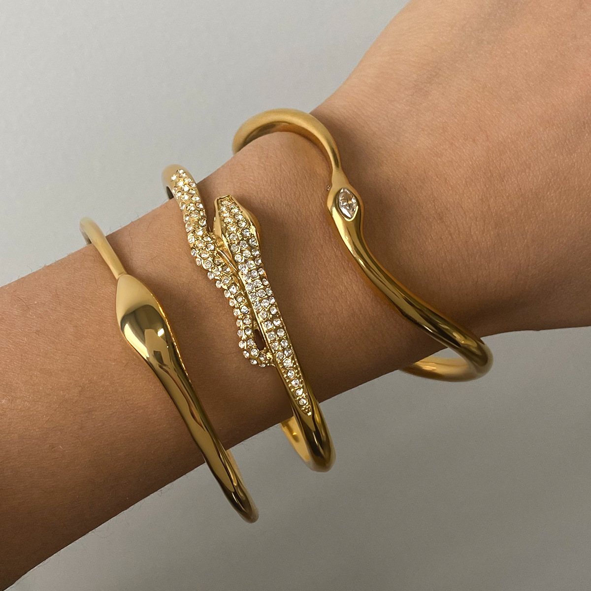 Jeding Pulsera de serpiente de acero inoxidable europea y americana, pulsera que no se desvanece, joyería ligera de lujo de alta gama, joyería de acero de titanio de 18k, transfronteriza