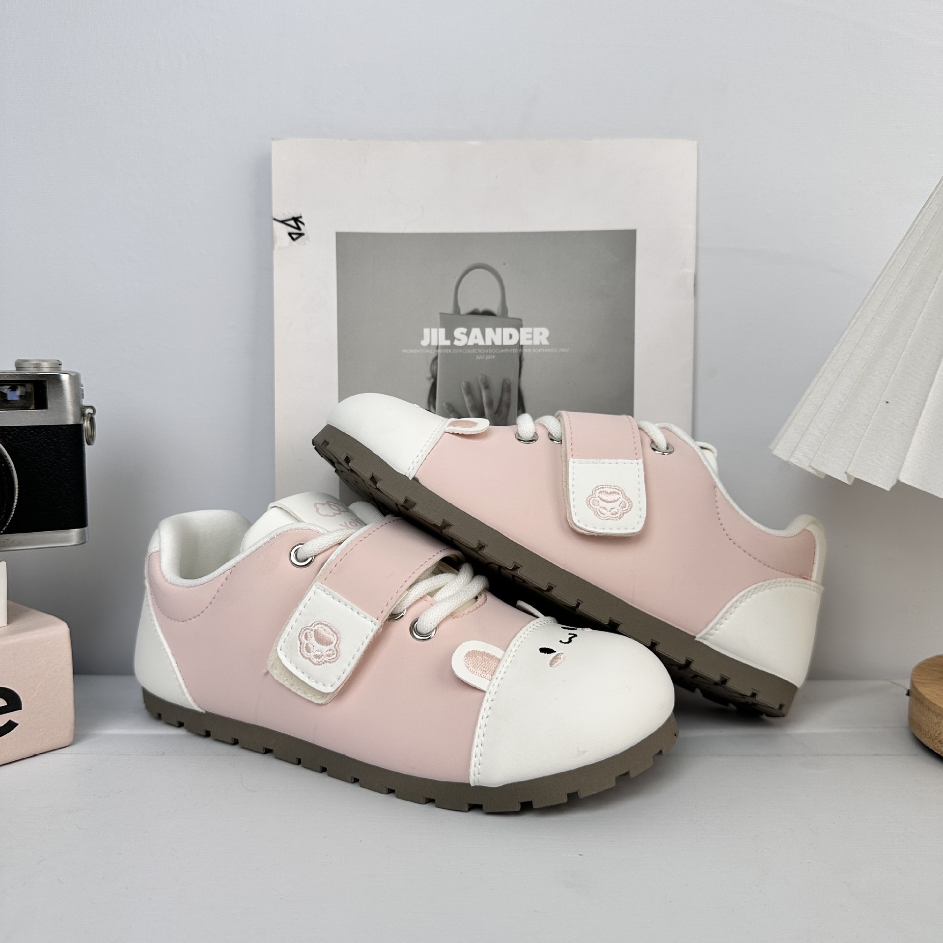 Zapatos de pan de ondas largas con suela gruesa zapatos blancos para mujeres 2025 nuevos zapatos de skate casuales primavera y otoño versátiles zapatos de entrenamiento alemán