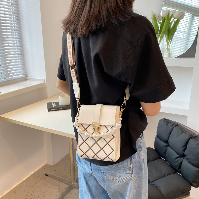 Wholesale Fashion Pearl Chain Plaid Messenger Small Square Bag Nihaojewelry display picture 21