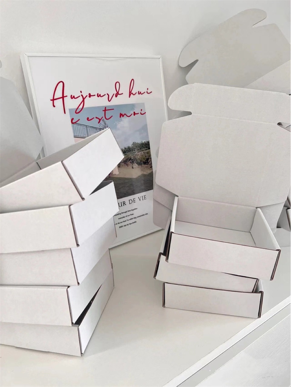 Ins de alto valor caja de avión Rosa embalaje tarjeta pequeña joyería desgaste blanco caja de avión caja de regalo al por mayor