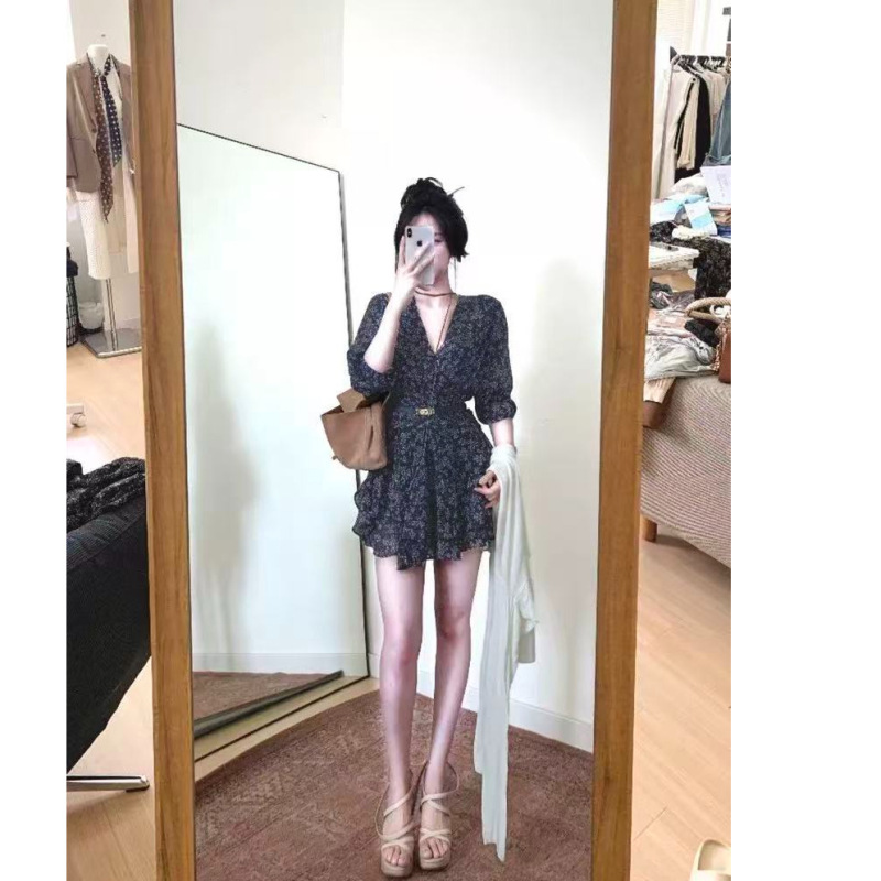 法式复古高级感V领碎花连衣裙子女设计感小个子气质收腰短裙秋季|undefined