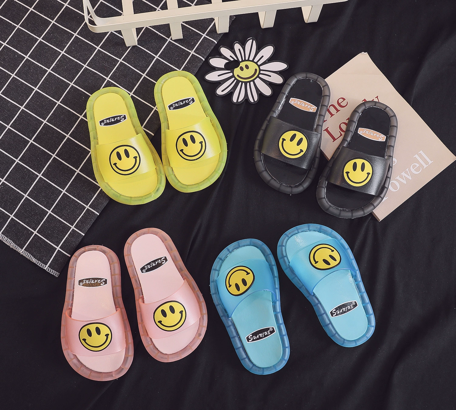 Один из 2023 мигающих световых повседневных мультяшных смайликов тапочки детские тапочки светящиеся ботинки трансграничные горячие продажи