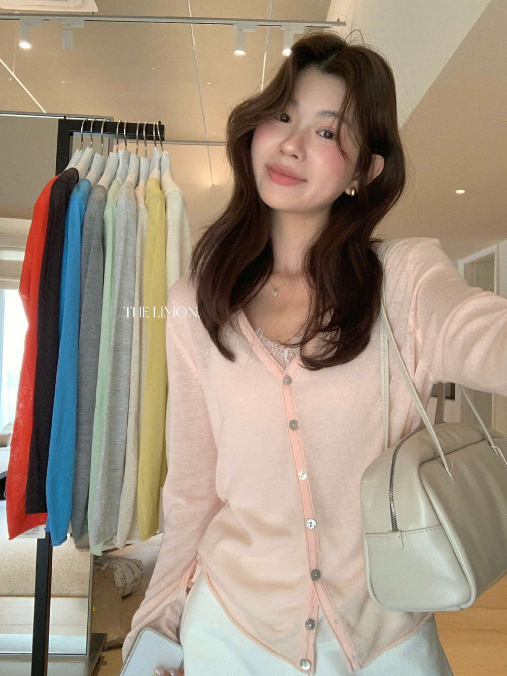 Áo khoác cardigan V-neck dệt kim sợi tencel linen chống nắng mỏng nhẹ xuân hè — Đỏ thẫm, Xám cacbon, xám đậm, trắng ngà chi tiết 4