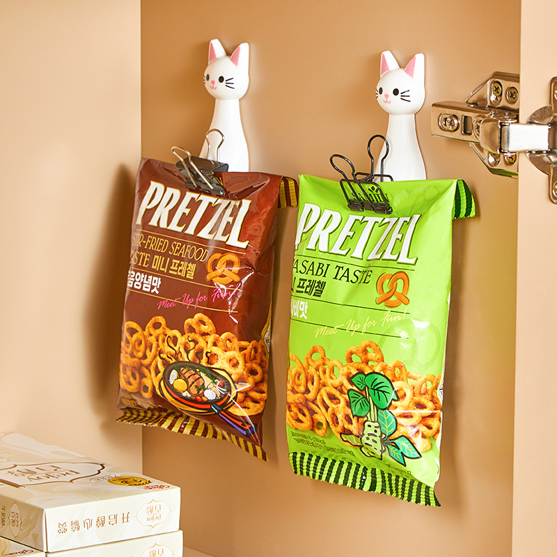 Cross-border creative remote control magnetic hook strong paste no Mark nail TV air conditioning remote control storage free