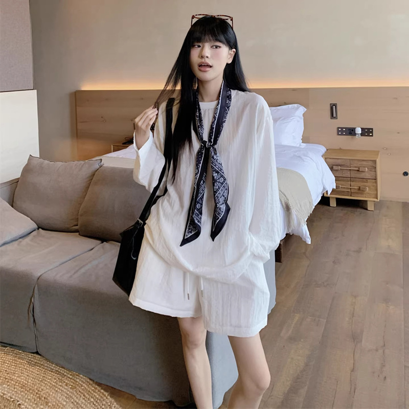 Linen Suit, Silk Scarf, Off-White Sun-Protective Long-Sleeved Shirt, Women's Summer Drawstring Casual Shorts, Relaxed Two-Piece Set Linen Suit, Silk Scarf, Off-White Sun-Protective Long-Sleeved Shirt, Women's Summer Drawstring Casual Shorts, Relaxed Two-Piece Set